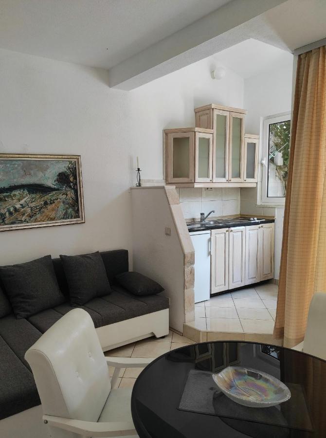 Villa Sarah โตรกีร์ ภายนอก รูปภาพ