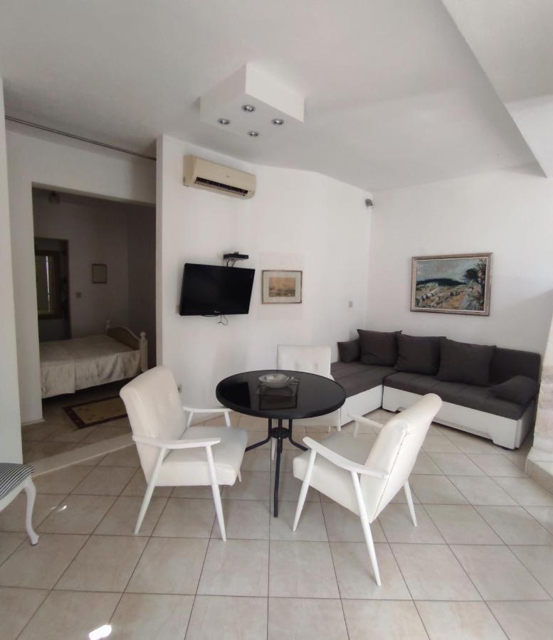 Villa Sarah โตรกีร์ ภายนอก รูปภาพ