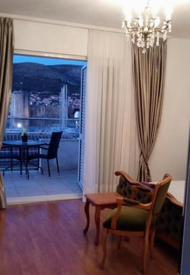 Villa Sarah โตรกีร์ ภายนอก รูปภาพ